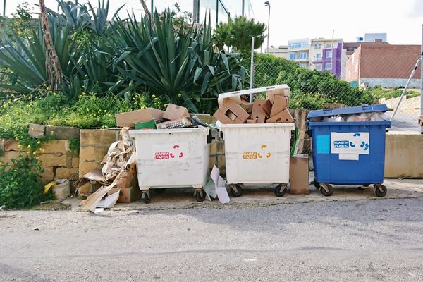Avoid shredding papers - Dumpster Rental Fort Myers, FL